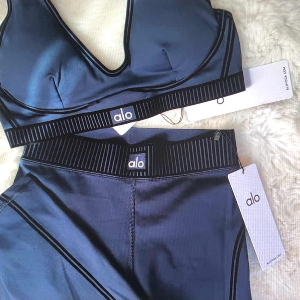 ALO Yoga Navy Rib-Trim Sports Bra & Legging Set - Picture 4 of 4